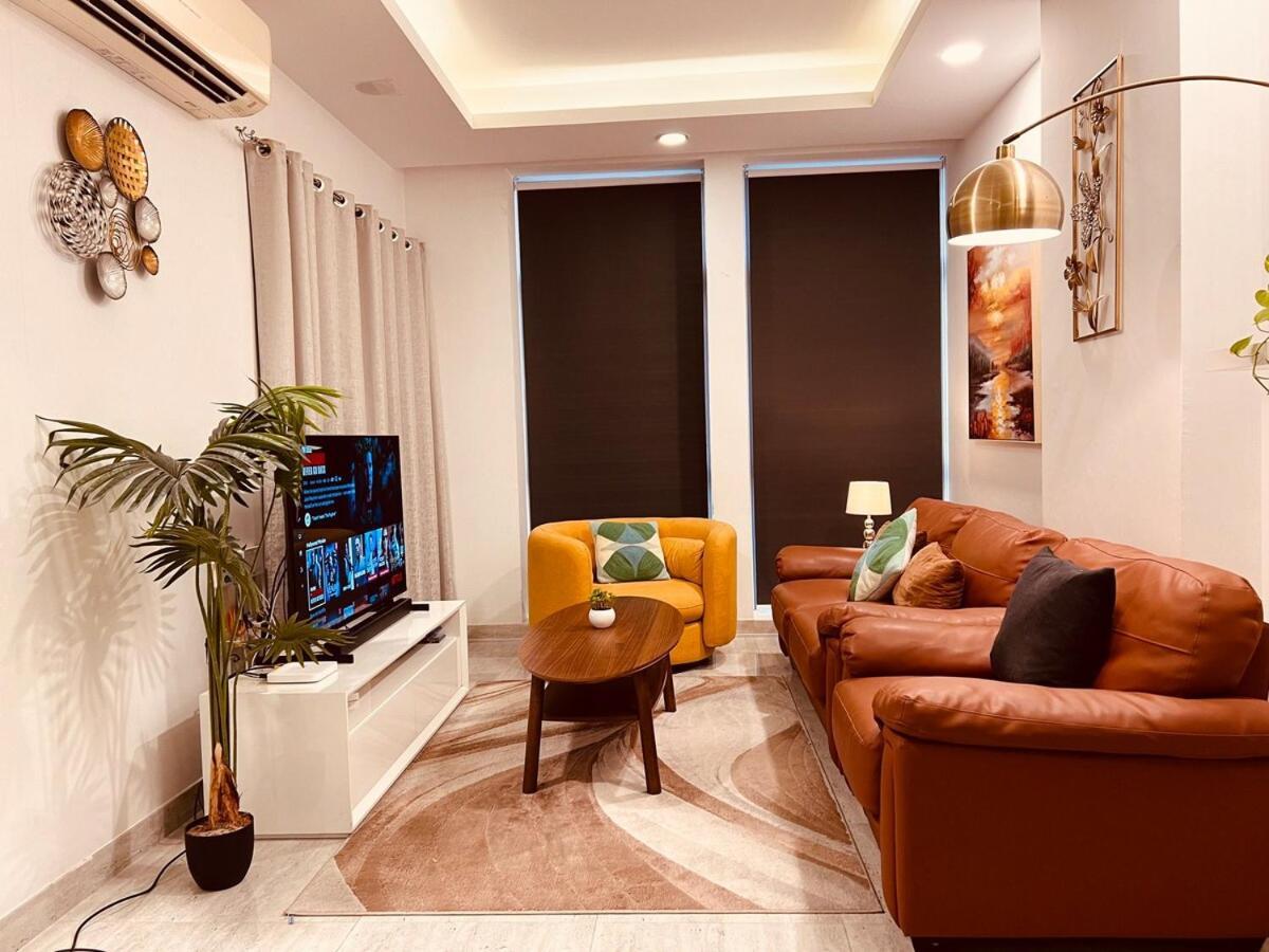 One Guest Place 3bhk In The अपार्टमेंट *